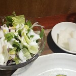 キッチン ブルー グローブ - サラダ、お新香のアップ