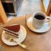 CHANOKO COFFEE ROASTERY - ホットドリップコーヒー ルワンダ ルシャシ ハニー（ミエル）精製 600円、モカティラミス 600円（いずれも税込）