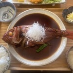 定越食堂 - 金目鯛姿煮定食3900円。ご覧のインパクト