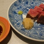 黒毛和牛研究所 - 低温調理肉汁あふれるステーキ