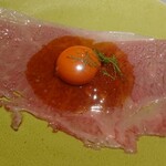 黒毛和牛研究所 - いくらたっぷり宝石ユッケ