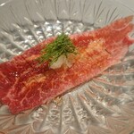 黒毛和牛研究所 - ツラミ刺し