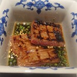 黒毛和牛研究所 - 特製洗いダレで