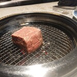 黒毛和牛研究所 - それを軽く火入れ