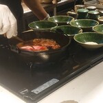 黒毛和牛研究所 - すき焼きの準備