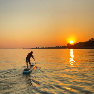 There are "experience-based activities" such as deserted island tours and SUPs by boat.