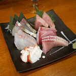 Kaisensumibisakabauoharu - 本日の鮮魚盛合せ　¥980