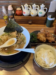 Chuuka Soba Menya Shokudou - 全員集合❗️