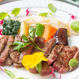 还推荐牛排和酱汁丰富的神户牛肉汉堡牛排。