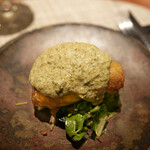 グルマンディーズ - ブリのフリット、ハーブたっぷりのタルタルソース