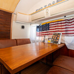 セグズ カフェアンドダイナー - エアストリーム テーブル席