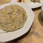 Kojirou - オイリーなしっとりチャーハン。動物系スープで味付けされたと思われる濃厚な味。