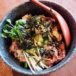 国産牛焼肉食べ放題 肉匠坂井 - ローストビーフユッケ丼