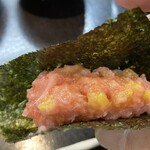 末広寿司 - トロ海苔巻き