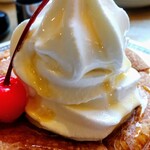 珈琲所コメダ珈琲店 - ソフトクリームアップ❣（溶け気味w）