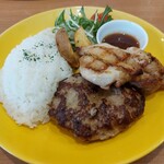 ヴィクトリアステーション - 手ごね合挽きハンバーグ & グリルチキンプレート (ライス大盛)