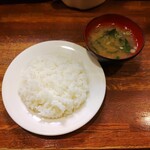 かつれつ四谷たけだ - 定食セットのご飯とみそ汁