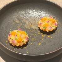 capi - 鰤　タルタル　和歌山みかんジャム　カラスミ　穂紫蘇