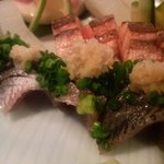 申子 - お刺身です、、手前　秋刀魚/奥　ベニトロ（鮭の腹身）