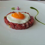 Benoit Alain Ducasse - 「牛肉のタルタル　セージ風味」
