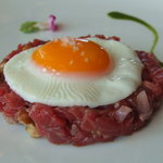 Benoit Alain Ducasse - 「牛肉のタルタル　セージ風味」