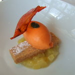 Benoit Alain Ducasse - 「パイナップルのマリネ　コリアンダー風味ココナッツのショートブレッド　赤ピーマンのアイスクリーム」