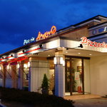 ピッツェリア アモリーノ - イタリアの古民家を想像させる外観