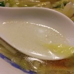 來々軒 - 澄んだスープ