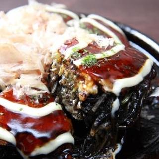 We offer creative Okonomiyaki that makes use of seasonal ingredients. Courses are also recommended ◎