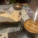 シュリアルナ - フィッシュコルマとチーズナン