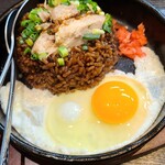 甘藍屋 - 鉄板黒チャーハン390円