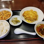 中華料理 成喜 - 海老と玉子の炒め@900円麻婆豆腐・スープ・ザーサイ付き