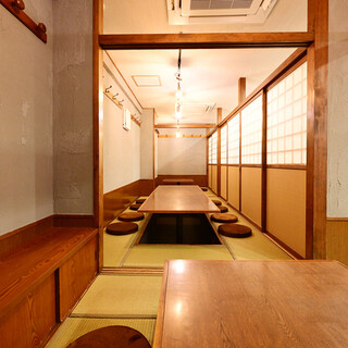 Fully equipped private tatami rooms that can accommodate parties of up to 25 people!