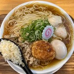 新旬屋 - 味玉入り鶏中華クラシック 大盛