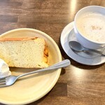 ゴチィ カフェ - シフォンケーキとゴマミルク