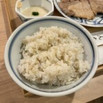 あんちすてーき とろろ麦めし 豚丸 - 