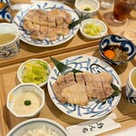 あんちすてーき とろろ麦めし 豚丸 梅田茶屋町店 - 