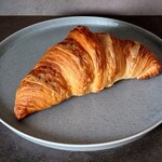 下田流 - クロワッサン (290円)﻿