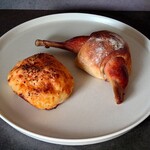 下田流 - 下田流ポンデケージョ (260円)、柚子コショウ香る骨付きソーセージフランス (350円)﻿