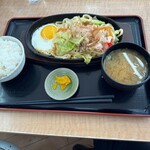 虎渓山パーキングエリア(上り線)　スナックコーナー - この焼きうどんには、ライスは必須ですよー