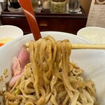 Sammaro - もっちりの平打ち極太麺にパンチのあるカエシがクセになる逸品！