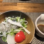 目白　咲き - 虎河豚の皮のサラダ　山葵醬油と共に