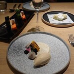 Le Du Restaurant and Wine Bar - プチフール