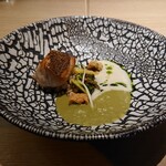 Le Du Restaurant and Wine Bar - 羽太、豆腐、白チャイブ、ハヤトウリのスパイシー炒め、南瓜のピューレ、豆腐粥、大麦、サワーガーリックジェル_BS