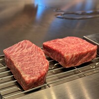 おちあいろうステーキハウス東京 - 左イチボ、右サーロイン