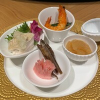 蜀江 - “オードブルの盛り合わせ”。この一皿に関しては、まぁ…よくある味わいです。