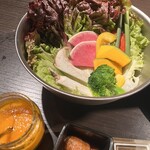 Yakiniku Niku Terasu - お通しの野菜の盛り合わせ