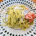 カフェ＆ワイン トロール - ジェノベーゼのリングイネ