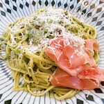 カフェ＆ワイン トロール - ジェノベーゼのリングイネ