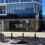 カフェ＆ワイン トロール - 外観